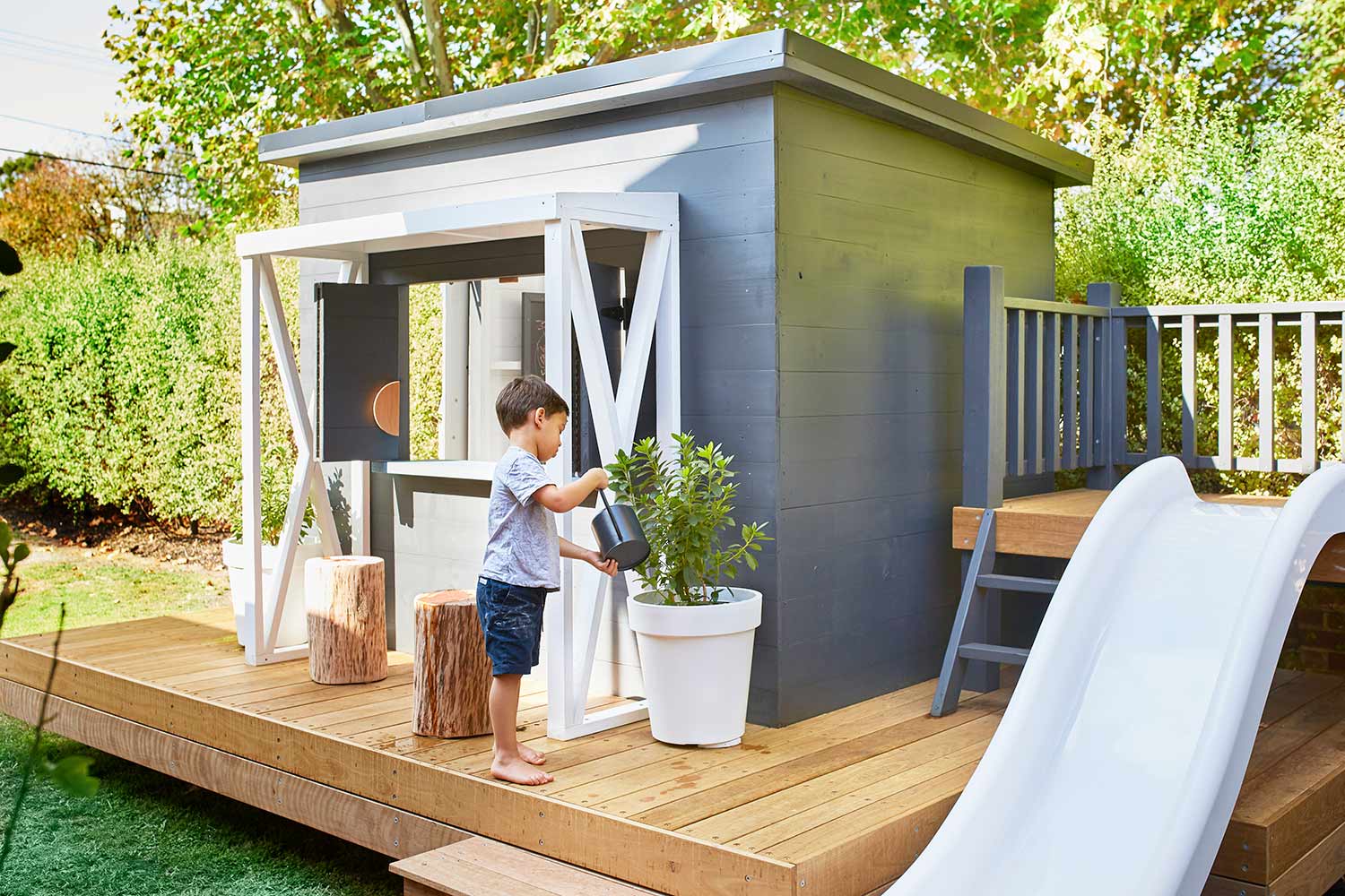 Kid store cubby house