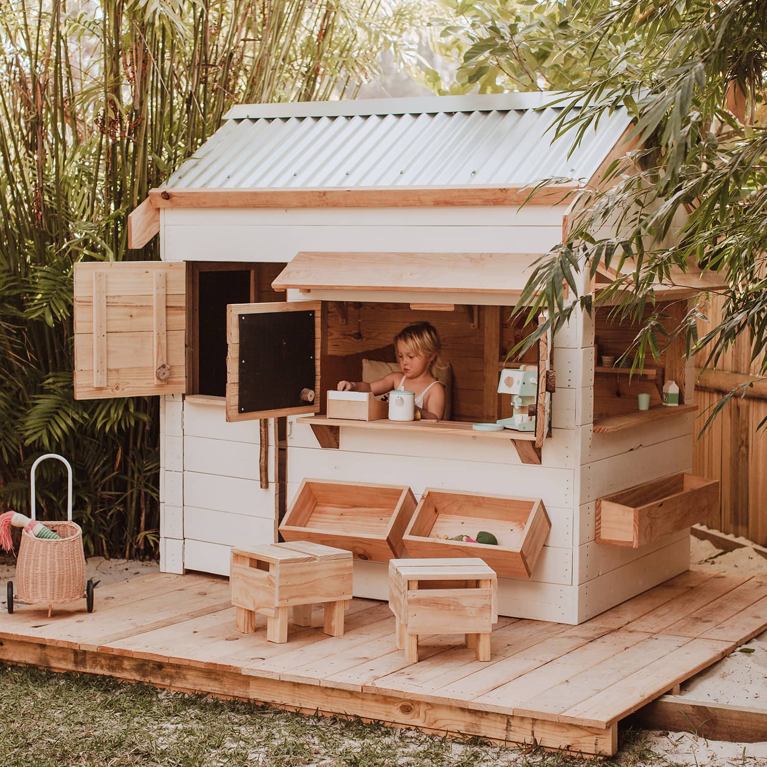 Kids cheap outdoor cubby