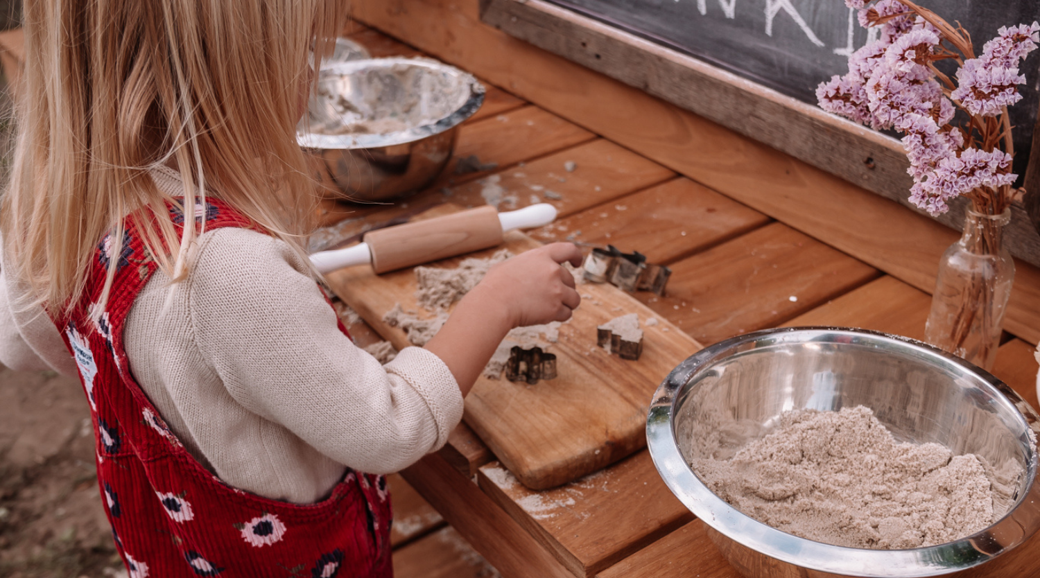 Create, make and play with a mud kitchen